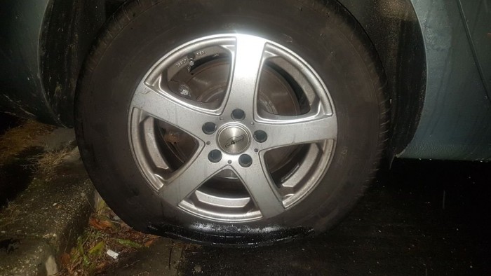 Elképesztő autós gaztett Győrben