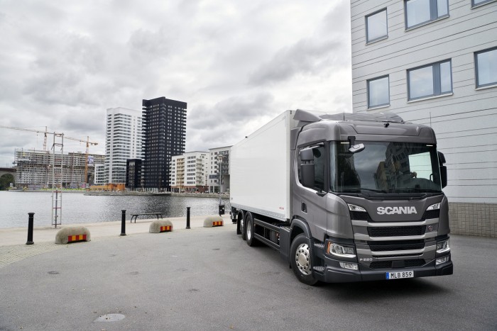 Újragondolta közepes teherbírású teherautóit a Scania 2