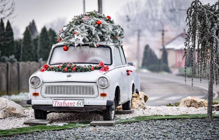 Csornán van az ország legmenőbb karácsonyfája, ami valójában egy fény-Trabant 2