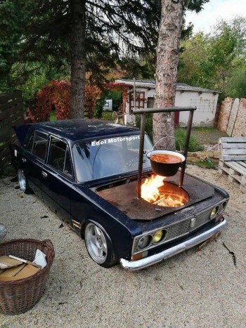 Kevés menőbb van az ültetett Ezeröcsiből készült bográcsnál 1