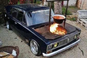 Kevés menőbb van az ültetett Ezeröcsiből készült bográcsnál