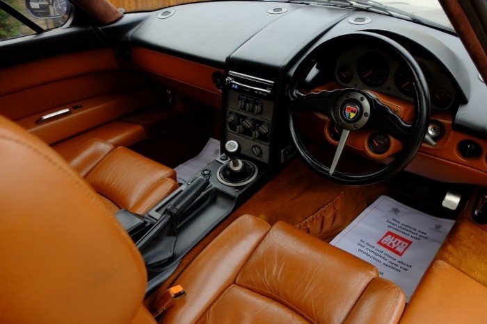 Bitang amerikai erőmű hajtja ezt az angol sportkocsit 6