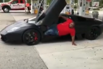 Ennyire küzdelmes is lehet kiszállni egy Lamborghiniből