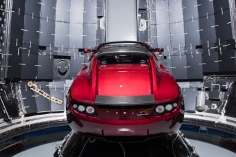 A Tesla mindenható ura tényleg autót küld az űrbe