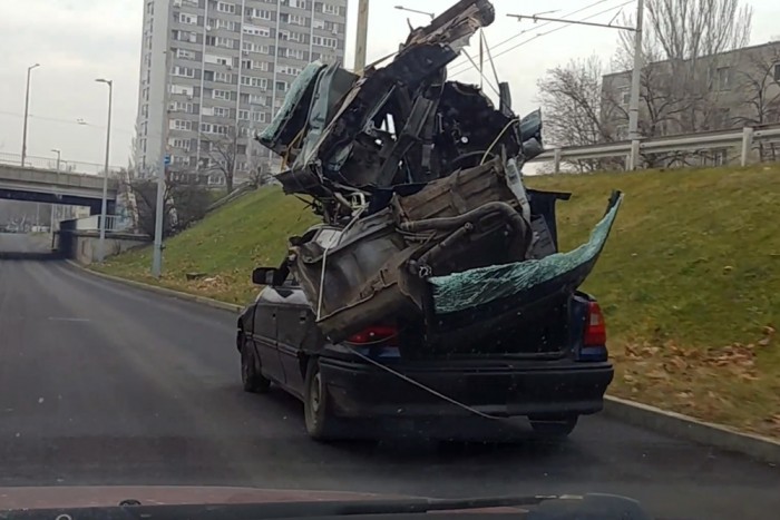 Döbbenetes szállítást videóztak Budapesten