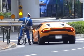 Bringával fogta meg a Lamborghinit a japán rendőr