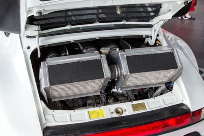 Turbós F1-es motor hajtja ezt a Porsche 911-est 4