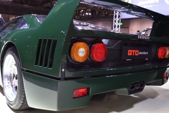 Az F40-es Ferrarinak még a zöld is jól áll