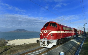 Vonatünnep volt Tapolcán, ismét összegyűltek a hazai Nohab mozdonyok