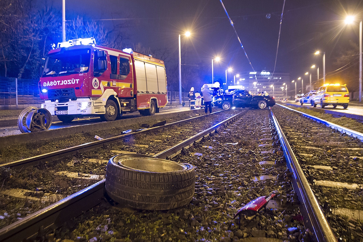 Fotókon a Budapesten villamossínekre hajtott autó 5