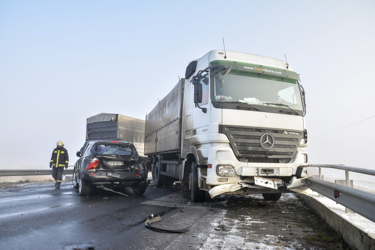 Tömeges karambol az 52-es fõúton | Vezess | Vezess