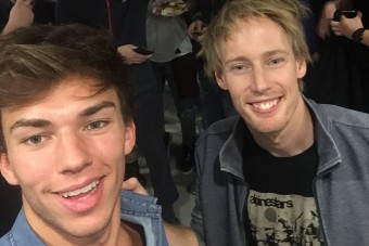 F1: Így énekelnek karácsonyi dalokat a pilóták – videó