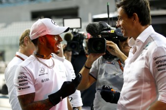 F1: Egy vagyont kereshet Hamilton jövőre