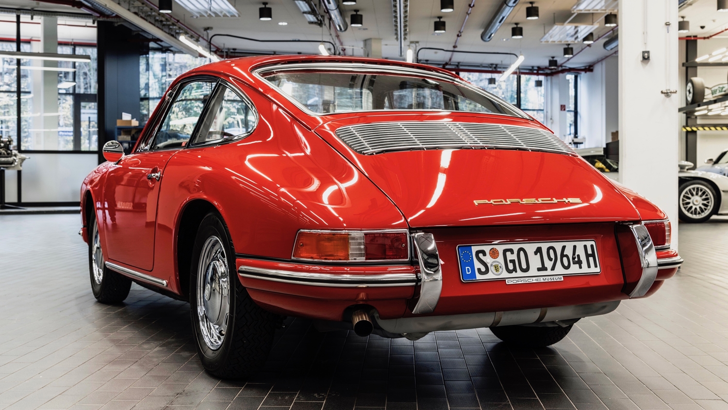 Újra száguld az egyik legrégebbi Porsche 911-es 8