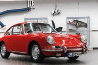 Újra száguld az egyik legrégebbi Porsche 911-es 21