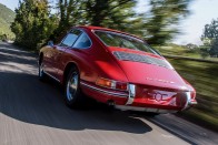 Újra száguld az egyik legrégebbi Porsche 911-es 30