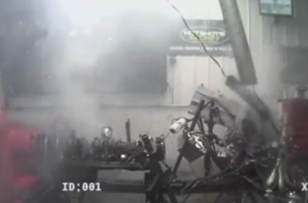 Ilyen brutális módon szétrobbanó motort még nem láttunk