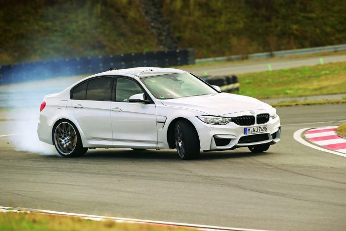 Elég 510 lóerő a BMW M3 ellen? 4 Hergelve is sokáig semleges marad mind országúton, mind a versenypályán