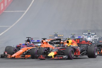 F1: A McLaren kaphatna Merci-motort, a Red Bull elfelejtheti