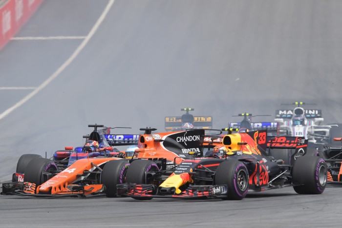 F1: A McLaren kaphatna Merci-motort, a Red Bull elfelejtheti