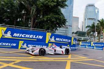 F1: Ellenfele akadt a Pirellinek?