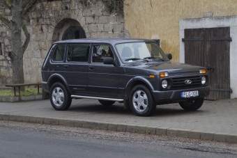 41 éves, mégis új, mi az? Hát a Lada Niva!