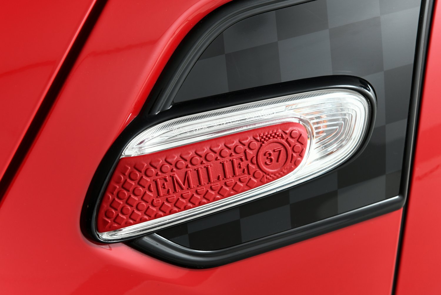 p90288489_highres_mini-yours-customise | Vezess | Vezess