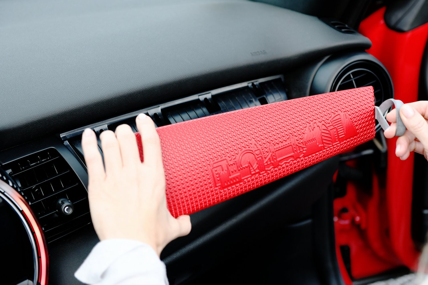 p90288492_highres_mini-yours-customise | Vezess | Vezess