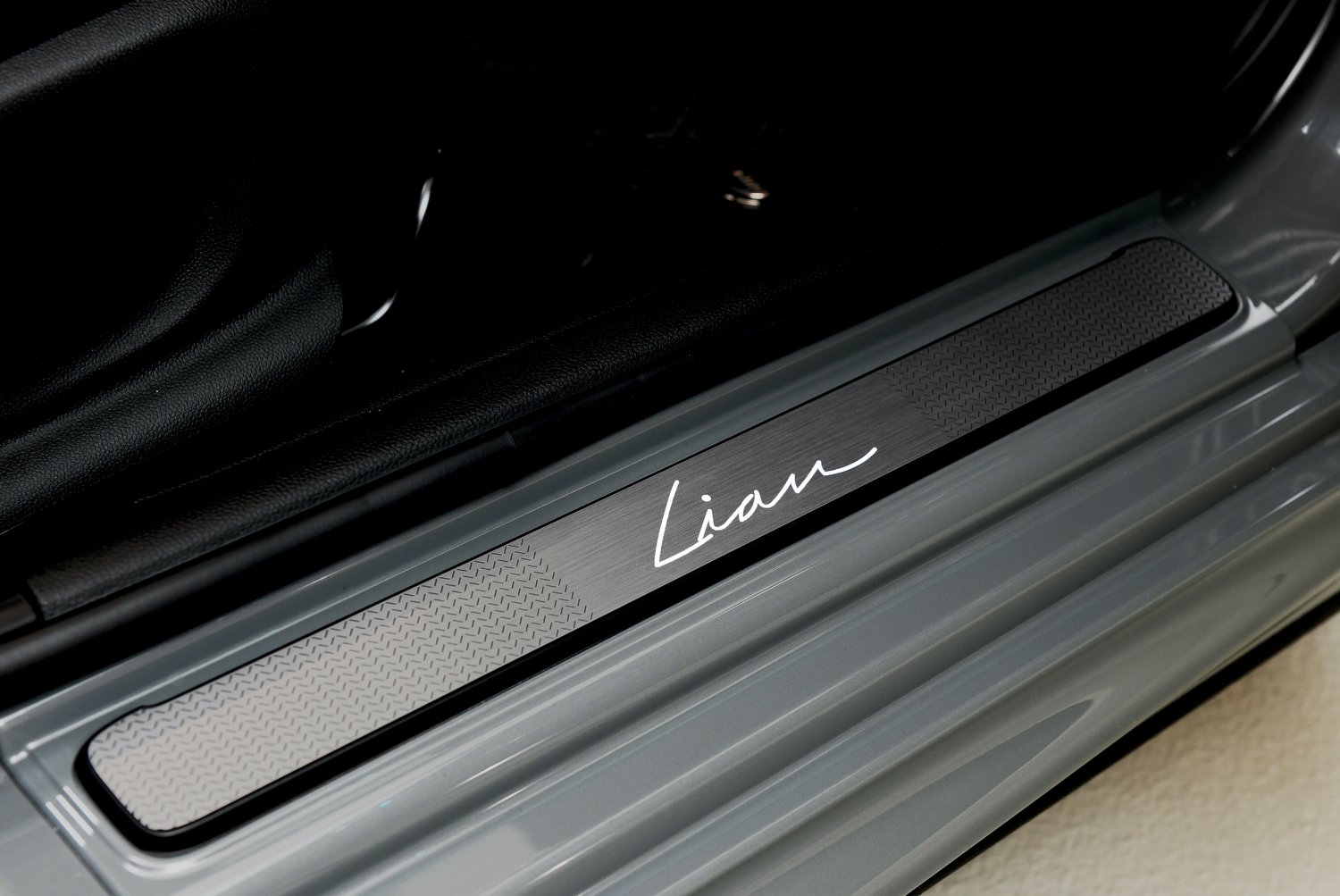 p90288496_highres_mini-yours-customise | Vezess | Vezess