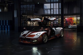 Öreg Fiat előtt tiszteleg a legújabb Pagani