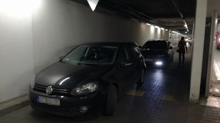 A pofátlan parkolás netovábbját fotózták egy budapesti mélygarázsban 1