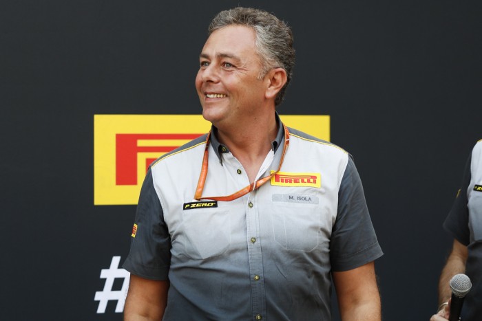 Koronavírusos betegeket szállít az F1-es gumifőnök