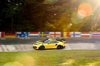 Itt a 7 leggyorsabb utcai autó a Nürburgringről