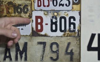 Egy kecskeméti testvérpár gyűjtötte össze a világ legtöbb rendszámát, és nem félnek megmutatni