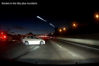 Elon Musk rakétája máris három autóval végzett