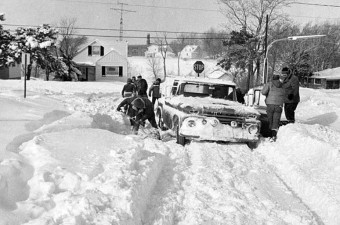 Kézenfekvő módszerek téli elakadás esetére, a legjobb a legegyszerűbb