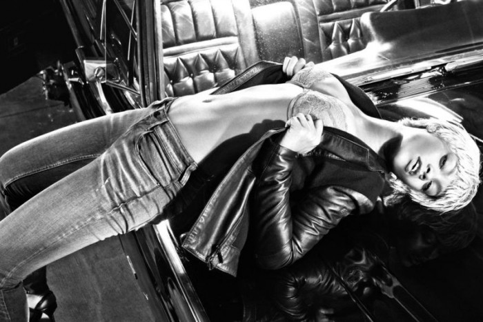 Keveset mutat, de sokat sejtet: ilyen a jó fotó autók és hölgyek témában 5