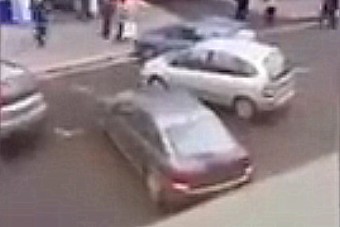 Lassú tűzön főznénk meg azt a vizsgabiztost, aki jogosítványt adott ennek a sofőrnek