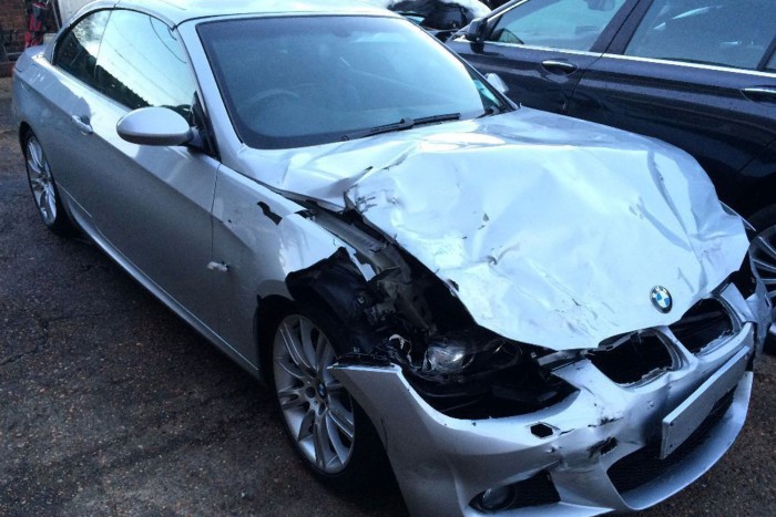 Ittas menyasszony vágódott árokba BMW-vel 2 Ittas menyasszony vágódott árokba BMW-vel 2