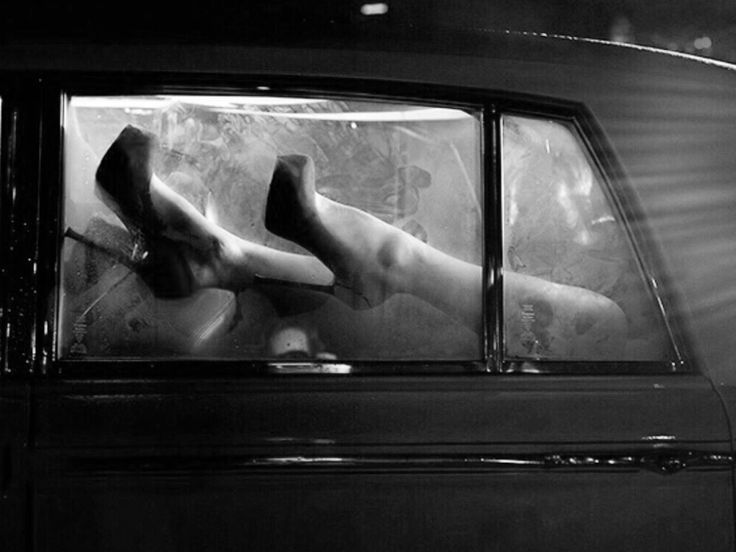 Keveset mutat, de sokat sejtet: ilyen a jó fotó autók és hölgyek témában 9