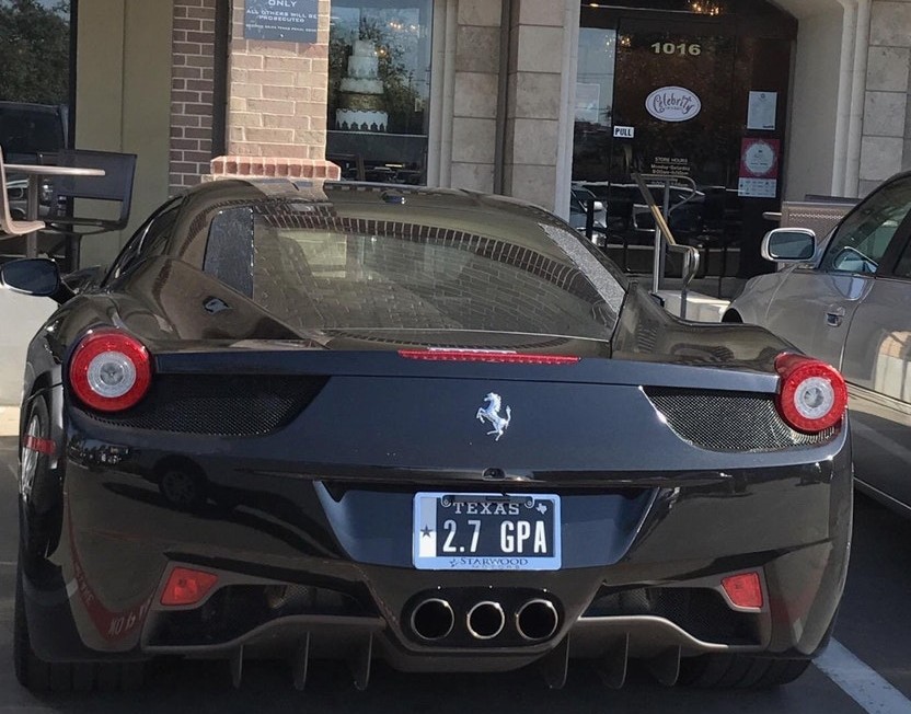 Ennek a Ferrarinak a rendszáma valódi rejtvény 1