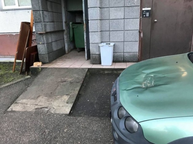 Cetli helyett téglát kapott, mert rossz helyre parkolt