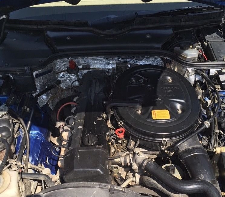 Lelkes oroszok Volgát faragtak egy Mercedes SL kupéból 2