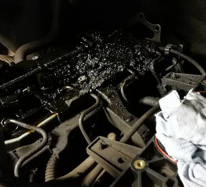 Döglött motorok bizonyítják: az olajcsere hiánya még mindig öl 6 | Vezess Döglött motorok bizonyítják: az olajcsere hiánya még mindig öl 6