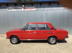 Eladó a Kádár-korszak álomautója, a piros ezerötös állapota és ára is megdöbbentő