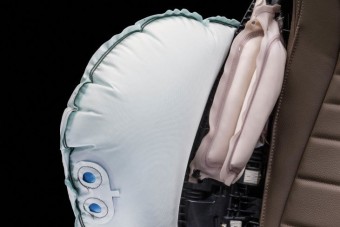 Ne beszélgess, mert robban a légzsák!