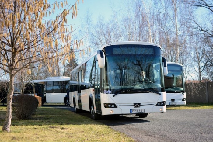 Tavasszal 100 új buszt kapnak a vidéki közlekedési központok