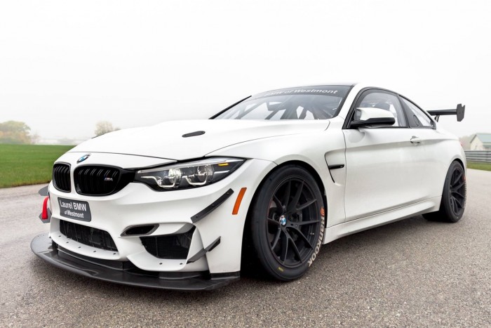 Hóban csapatnak ezzel a BMW M4 versenyautóval 1