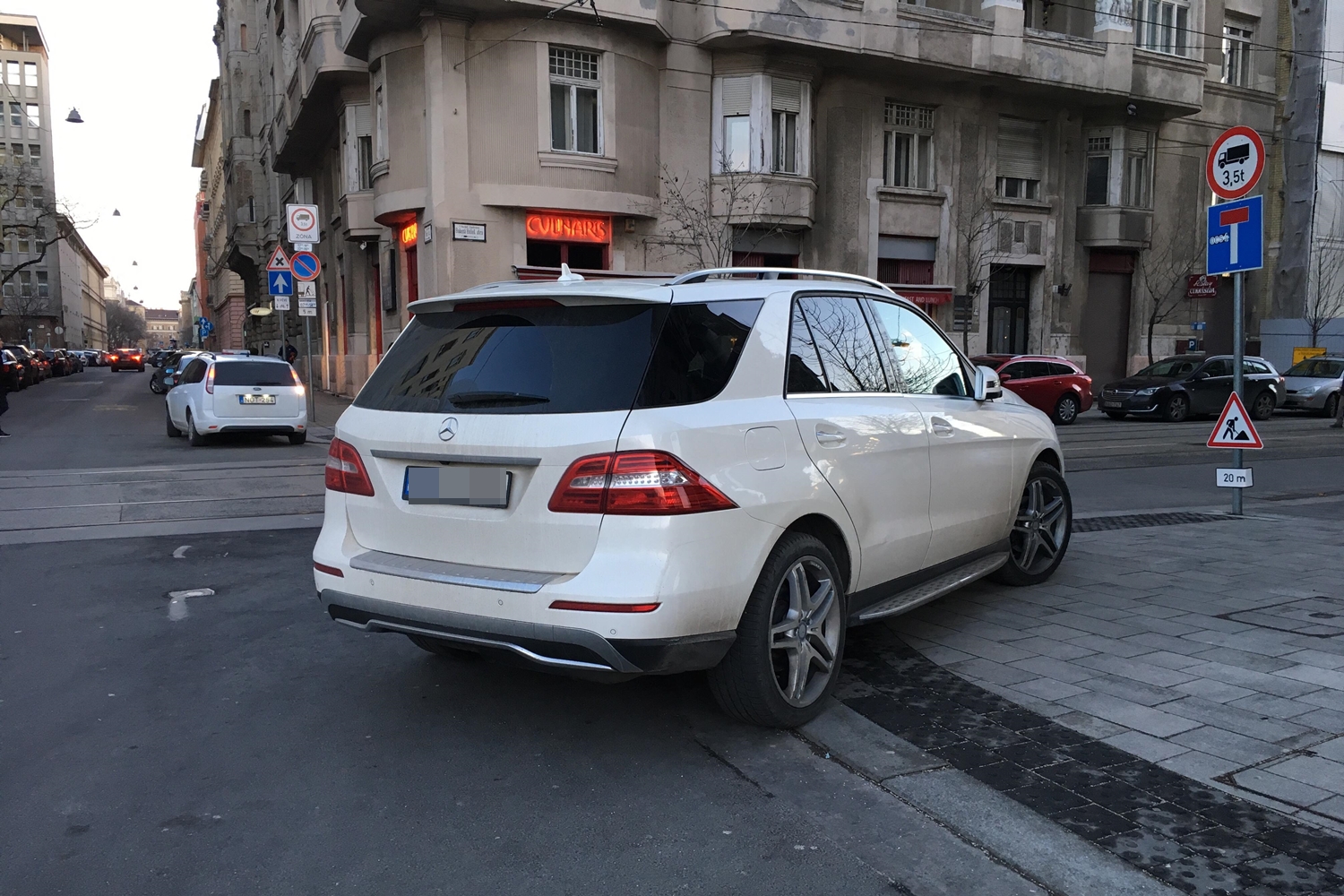 Budapesten fotózták a hétvége tahó parkolóját 1