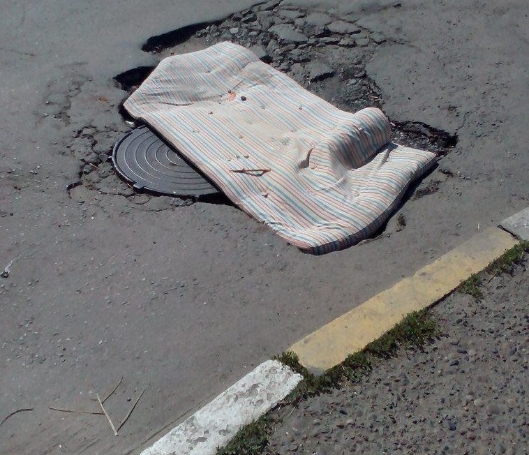 Sírva röhögős útjavítások, van ami már művészi szintű 7